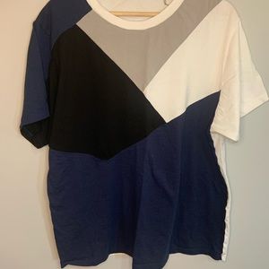 3/20$ Karl Lagerfeld XL mens t shirt blue/black/gray/white. Light weight.